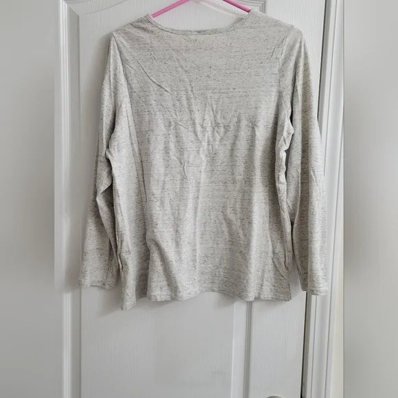 Medium Old Navy heathered gray long sleeve shirt - Picture 2 of 4